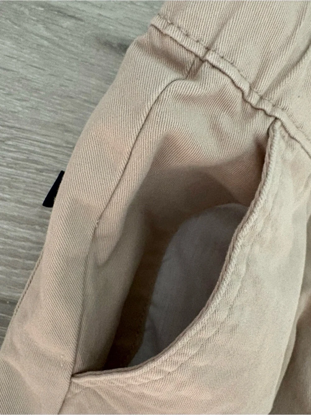 Gap Kids Casual Drawstring Jogger Pants in Beige. Boys size 4/5